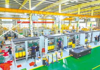 襄阳工业 以绿色为底，以数字为翼，向新逐绿加速跑